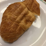 鳴子ホテル - ご飯からのパン食。クロワッサン、軽く焼いて。