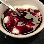 鳴子ホテル - ヨーグルトにブルーベリーソース。