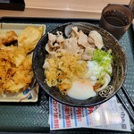 Hanamaru Udon - 塩豚温玉ぶっかけ、かき揚げ、いも天、唐揚げ