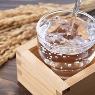 厳選した日本酒や自然派ワイン等、幅広い品揃え！