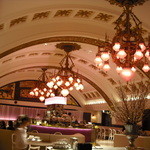 シャンデリア テーブル - ピンクが妖艶です