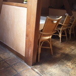 ボージャン - ウッディな店内