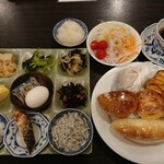 Apavira Hoteru - とりあえず1回目はお目当てのパンをメインとおかずは和食で