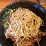 らーめん砦 万津店 - 肉まぜ麺　※麺はこんな感じ