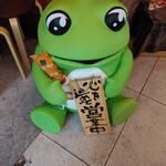 新大久保韓国横丁 漢江の奇跡 - チャミスルのカエル