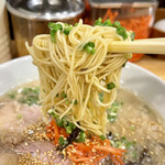 博多豚骨ラーメン伍 - ラーメン 麺アップ