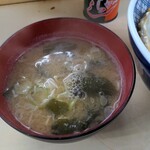 岩本町スタンドそば - 熱々の味噌汁