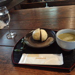 茶房　萌木 - うの花まんじゅう（昆布茶付き）350円