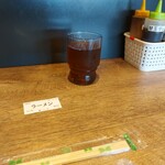 久留米ラーメン 和ノ吉 - はしとお手ふきをセットしてくれます。