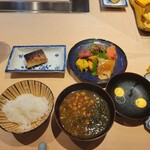 Kurogi - 龍の瞳、銀ダラ西京焼き、クエ刺身 辛子茄子 明太子 梅干し 牛肉しぐれ煮 大根漬物、赤出汁