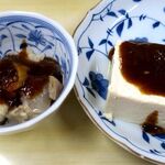 Jiyuuken - おでんの「豆腐」（150円）と「スジ」（330円）