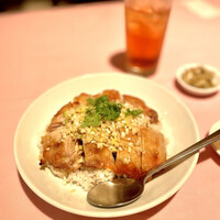 シェフス - 海南丼 オーブンでじっくり焼いた鶏ももに特製ダレの丼