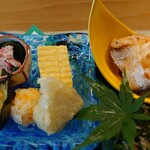 万福 - 酢の物、出汁焼き卵、茄子田楽、
じゃが芋のハリハリ、？天ぷら、焼き鮭