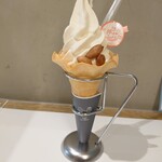 シルクレーム - 別の日の限定(7/1～15)、第29弾 千葉 落花生ソフト420円✨香ばしくてコクのあるナッツ感！まろやかなソフトはほんのり塩味も✨茹で落花生の食感も楽しいです♪