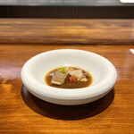 馳走西健一 - ・スープ ド ポワゾン、イトヨリダイ、ジンドウイカ、ウイキョウ、グリルトマト