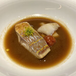 馳走西健一 - ・スープ ド ポワゾン、イトヨリダイ、ジンドウイカ、ウイキョウ、グリルトマト