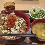 Sukiya - トリプルニンニクマヨ牛丼(メガ)とん汁オクラサラダセット