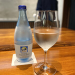 馳走西健一 - ・スパークリングウォーター 富士ミネラル 660円/税込