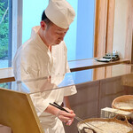 成生 - 揚げる志村氏