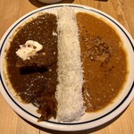 CURRY SHOP くじら - 左ビンダルー　右カレー