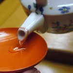 岩さき - 食前酒は塗りのお猪口でいただきます。