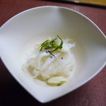 岩さき - 餅米入りいい蒸し、白魚、百合根添え。