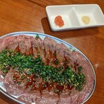 炭火焼肉いわしげ - ツラミ炙り刺