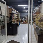 Solong Coffee - 横の店舗で生豆が売っています。