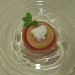 イタリアンレストラン Zucca - 桃のコンポート　プラムのスープとレモンのグラニテを添えて