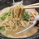 らーめん 伊藝 - 豚骨魚介らーめん麺リフト(2022/6)