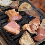 焼肉・ホルモン 名嘉真 - 