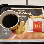 マクドナルド - ドリンク写真:コーヒーM 150円, ポテトS 150円
