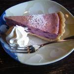 カフェサロン 中奥 - 芋のチーズケーキもこれまた島でとれたもの。
