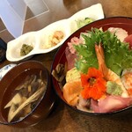 Ina zushi - 海鮮丼 880円～