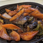 嘉興中華料理居酒屋 - ジャガイモとナスとピーマンの醤油炒め