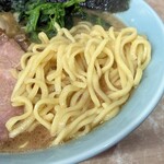 横濱ラーメン あさが家 - 酒井製麺の中太麺。