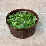 横濱ラーメン あさが家 - 青ネギハーフ100円。