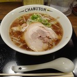 ちゃぶ屋 とんこつらぁ麺 ＣＨＡＢＵＴＯＮ - ちゃぶとん流正油らぁ麺　680円