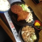 そば処 朝日屋 - ［再訪2013.3.]日替わり メンチ＆アジフライ 800円。