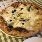 大衆イタリア食堂アレグロ - コレがクワトロフォルマッジかッ！