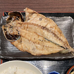 海然・鳥然 - 本日の焼魚定食（トロアジ開き） ¥800 のトロアジ開き