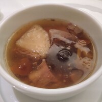 ラ・ベカス - 黄金のコンソメスープ〜完成に10時間以上手間暇を惜しまず…