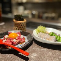 李昇 本館 - ハラミユッケ、せんまい刺し