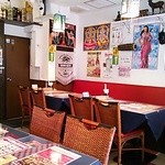 ロサニ - インド料理店の中では比較的綺麗な店内