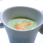 アピシウス - アミューズ：モロヘイヤ・ビシソワーズ