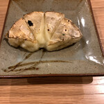 わら焼きスタンド YASUDA - 名物わら焼き　カマンベールチーズ
