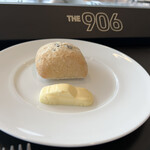 Restaurant 906 - パンとポルシェ❗️バター