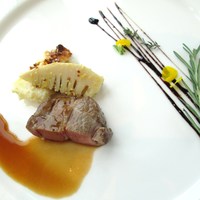 レストラン シンフォニー - 肉料理
                 
                蔵王ハーブの薫る豪州産仔羊肩のソルトブッシュ
                 筍のロースト 春掘り長芋のドフィノワーズ