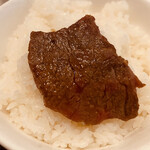 焼肉開山 - 焼いたロース肉 オンザライス