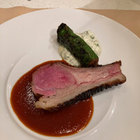 フランス料理 タンモア - 背肉のローストとすね肉のコンフィ